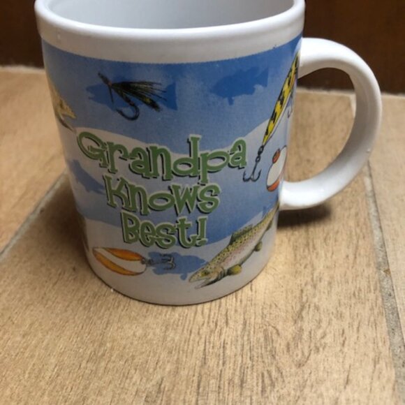 Grandpa Knows Best!  8 oz mug. - Picture 2 of 4